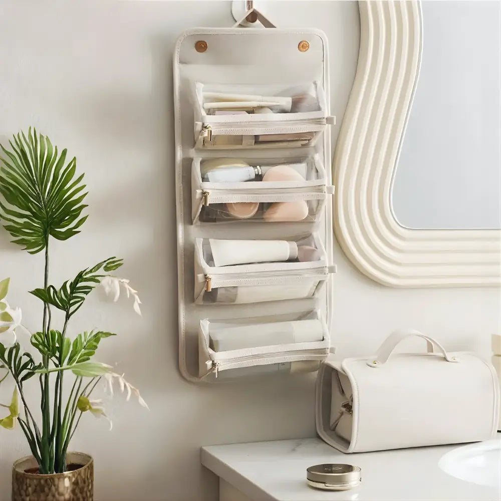 Trousse de Toilette à Suspendre : L'Alliée de Vos Déplacements Image