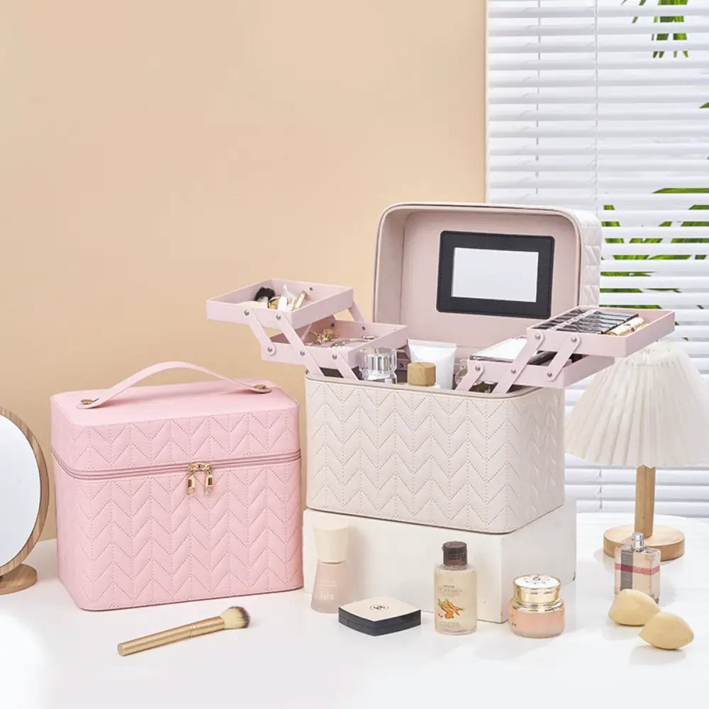 grande trousse de toilette femme luxe compartiment Image