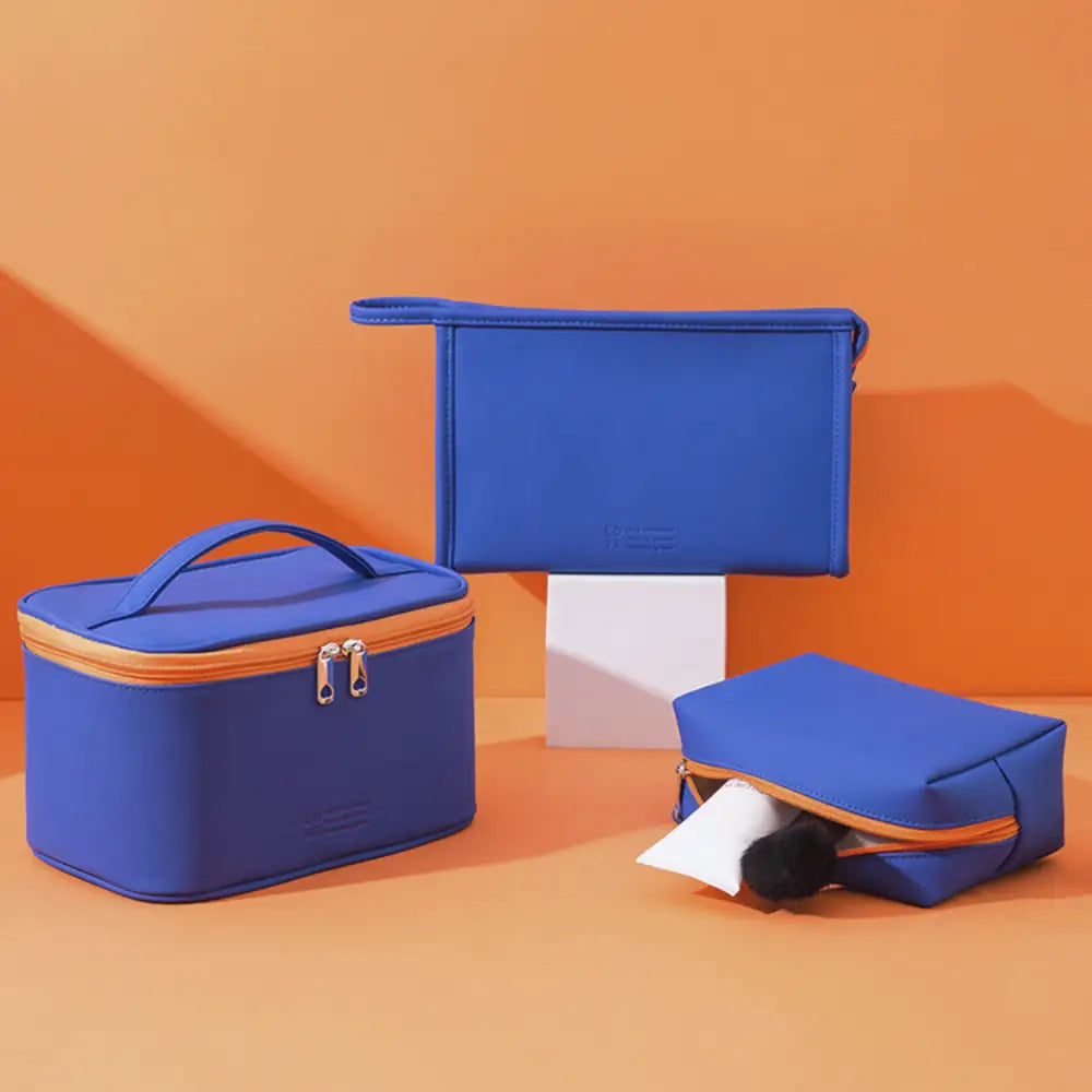 kit trousse de toilette voyage avion bleu design