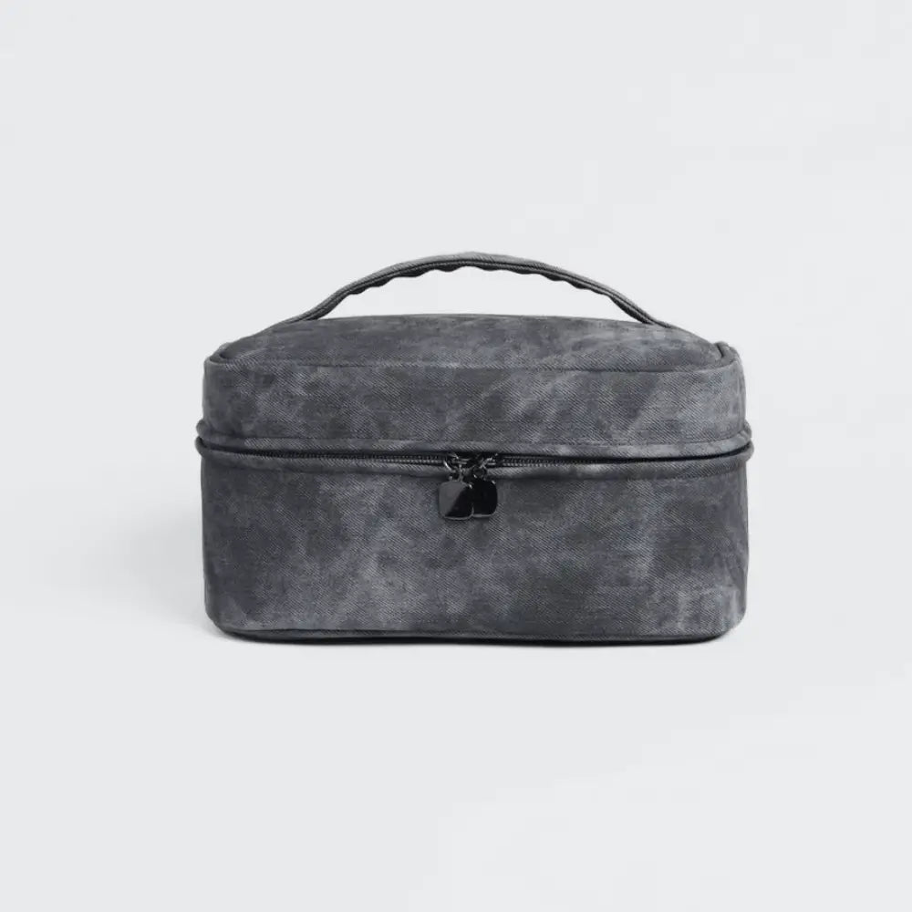 trousse de toilette en tissus gris fonce fond blanc