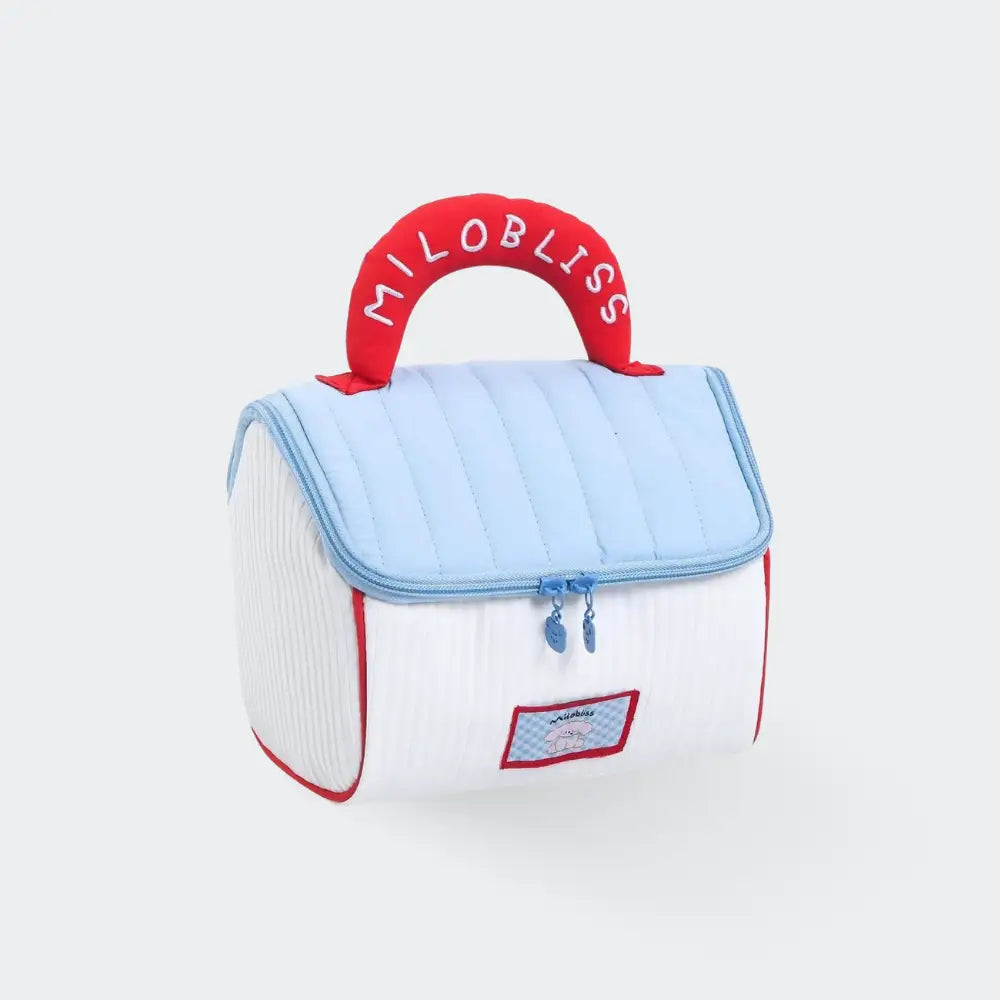 trousse de toilette enfant avec anse rouge fond blanc Image