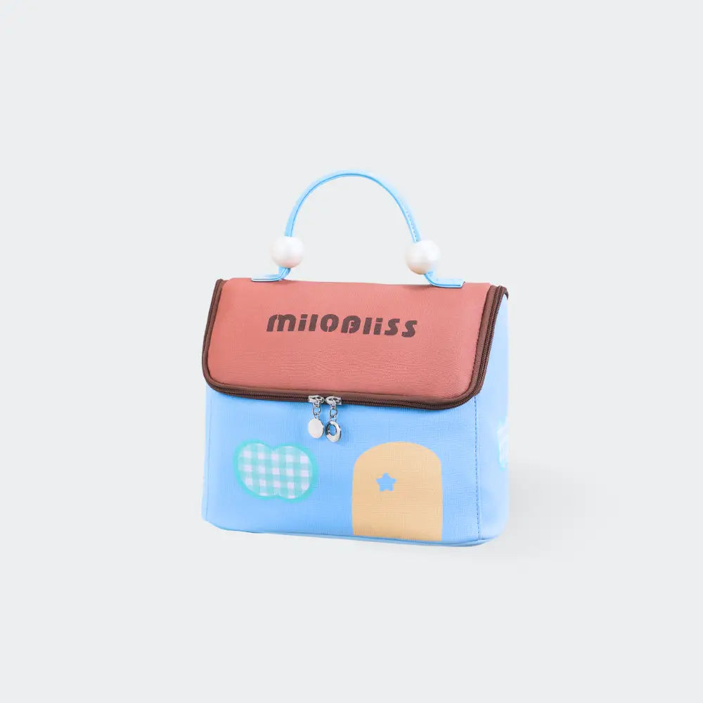 trousse de toilette enfant fille rouge fond blanc