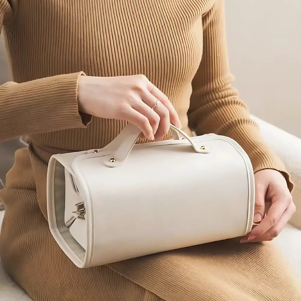 trousse de toilette femme cuir blanc pour voyage