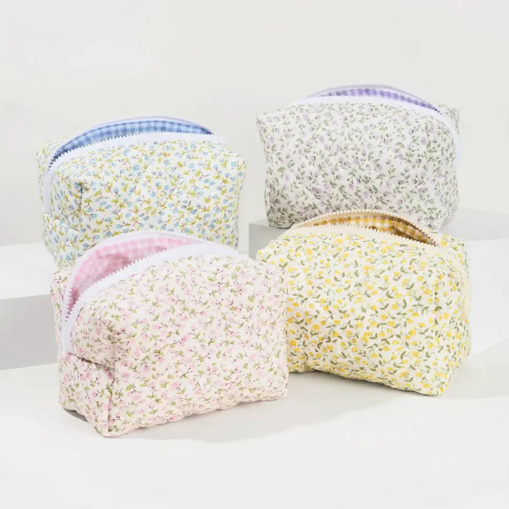 trousse de toilette fleurie plusieurs modelés  Image