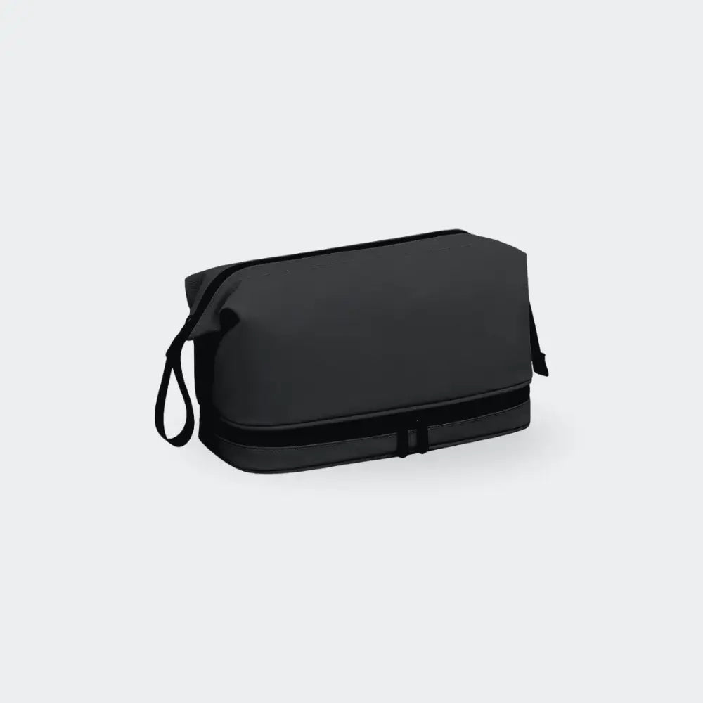 trousse de toilette pour homme noir fond blanc