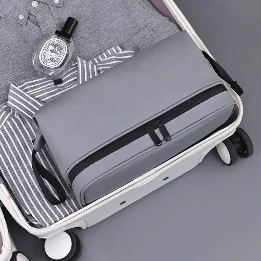 trousse de toilette pour homme qui voyage Image