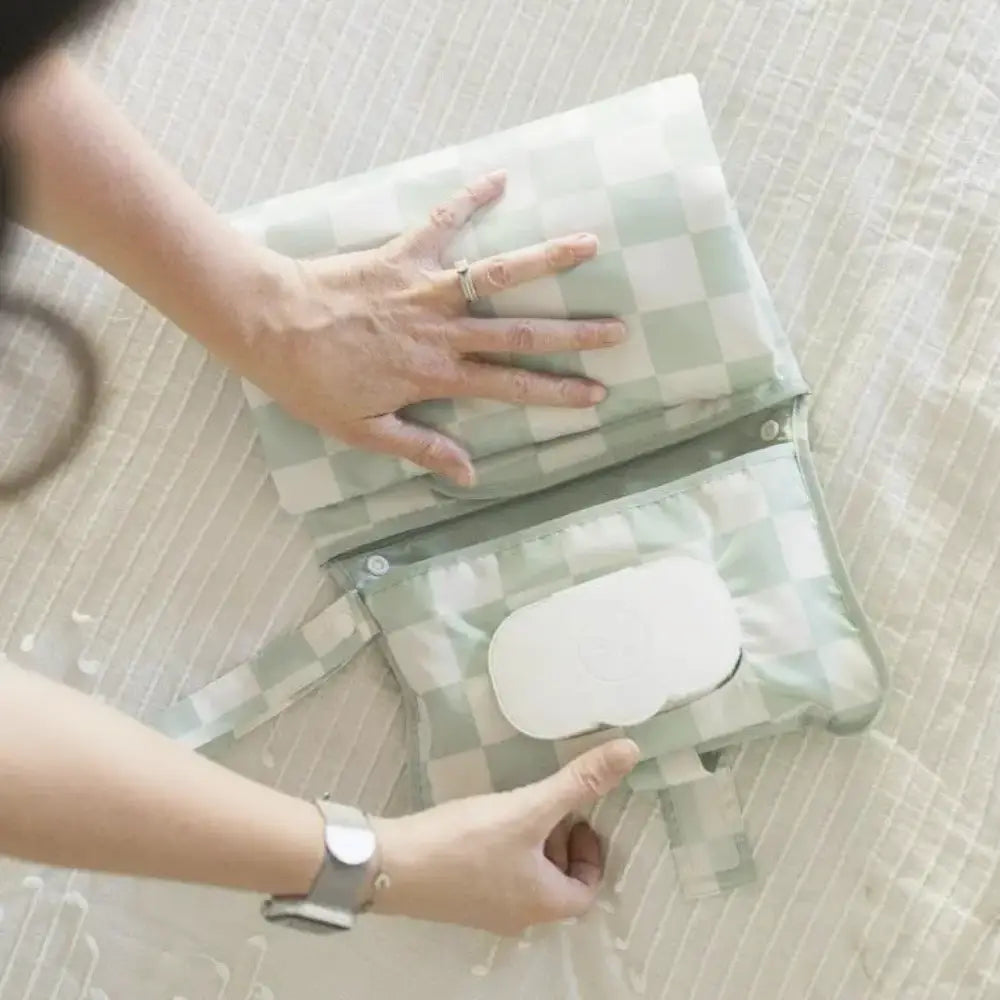 trousse de toilettes bebe pour parents Image