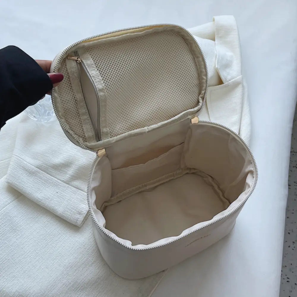 vanity case pour femme beige de voyage Image