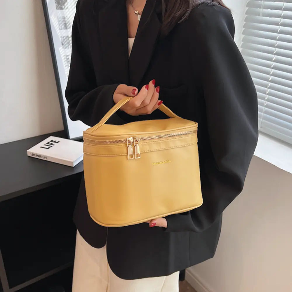 vanity femme voyage elegant luxe beige